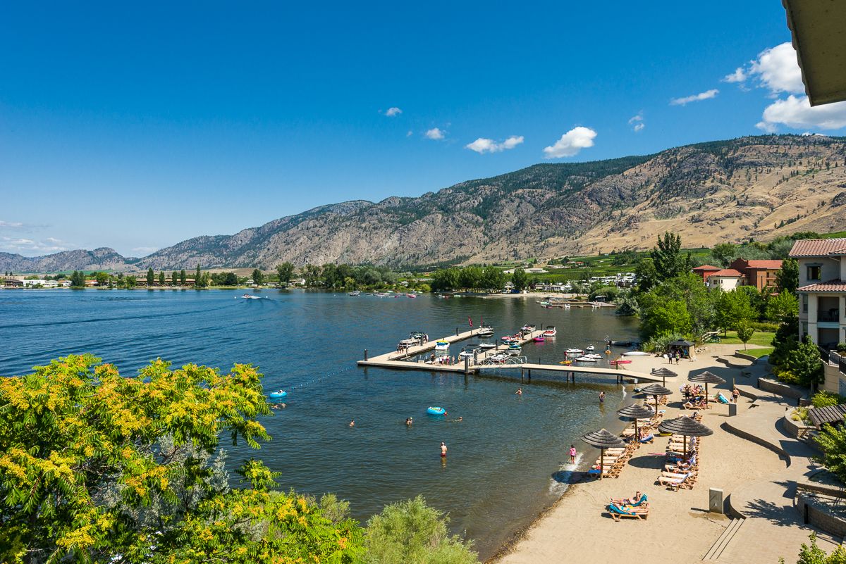 2284200lakeshoredrosoyoosbc